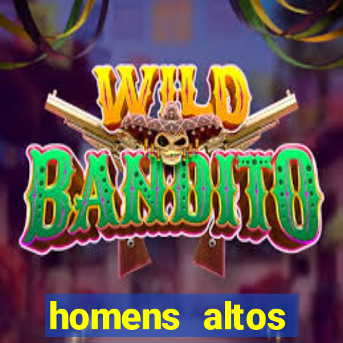 homens altos sarados pelados