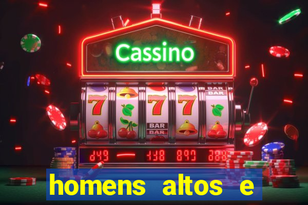 homens altos e sarados pelados