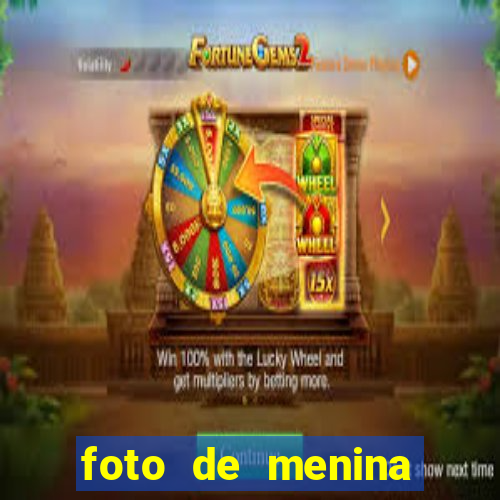 foto de menina bonita fake cacheada