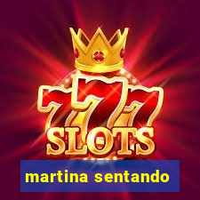 martina sentando