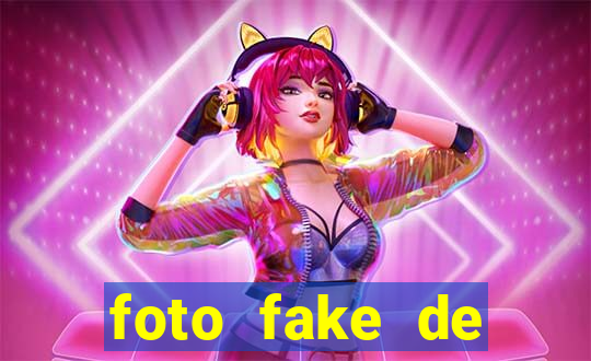foto fake de menina no espelho cabelo cacheado
