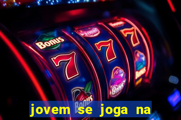 jovem se joga na linha do trem 2024